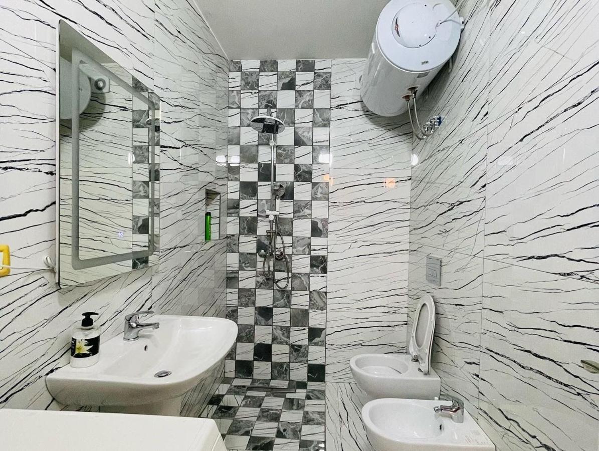 Center 4 * Tiranë